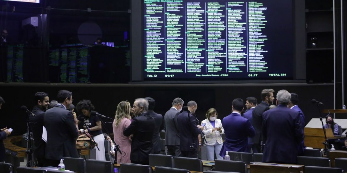 Câmara aprova MP que altera tributação de PIS e Cofins sobre etanol