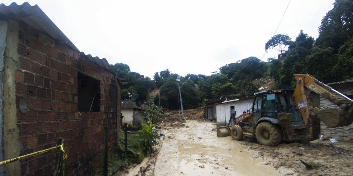 Tragédia: Número de mortos por chuvas em Pernambuco sobe para 120