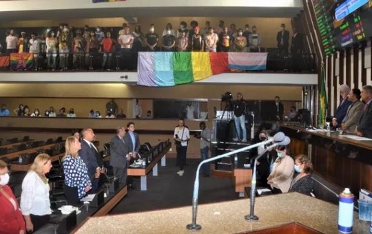 Lei Milena Passos, que pune LGBTfobia na Bahia, é aprovada pela Alba
