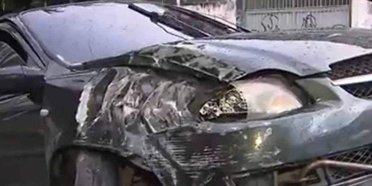 Carro atinge poste e deixa três feridos no bairro do Barbalho