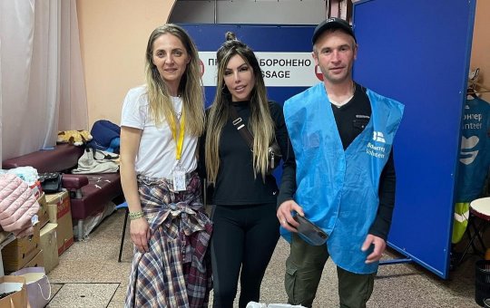 Ex- A Fazenda faz trabalho voluntário na Ucrânia e recebe ameaças dos russos