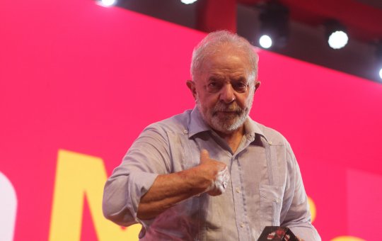 "Você é fotógrafo ou tomador de água?", questiona Lula ao ser interrompido