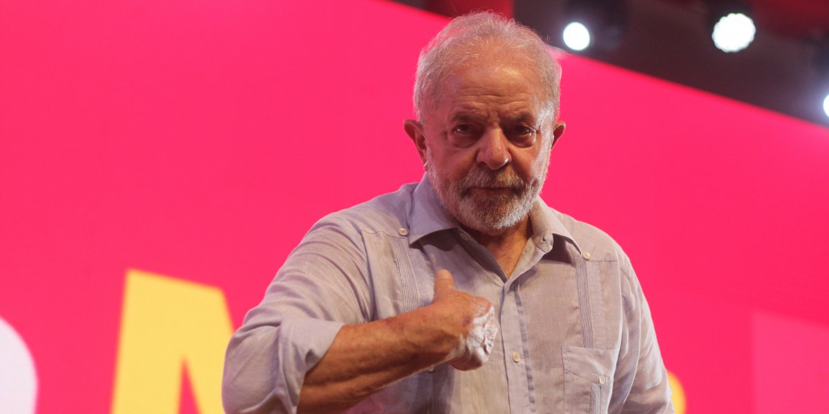 "Você é fotógrafo ou tomador de água?", questiona Lula ao ser interrompido