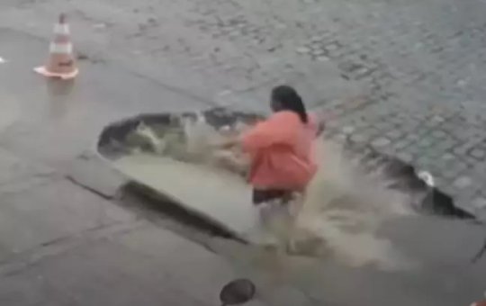 Mulher é engolida por buraco no Ceará