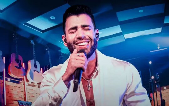 Moradores de Teolândia fecham estrada após cancelamento do show de Gusttavo Lima