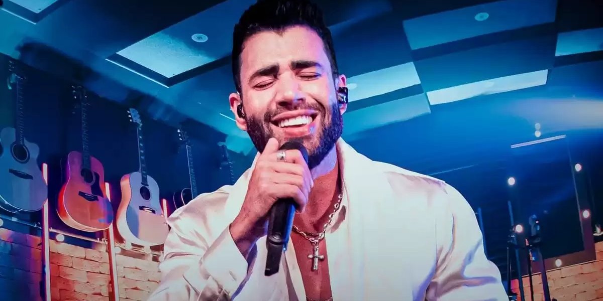 Moradores de Teolândia fecham estrada após cancelamento do show de Gusttavo Lima