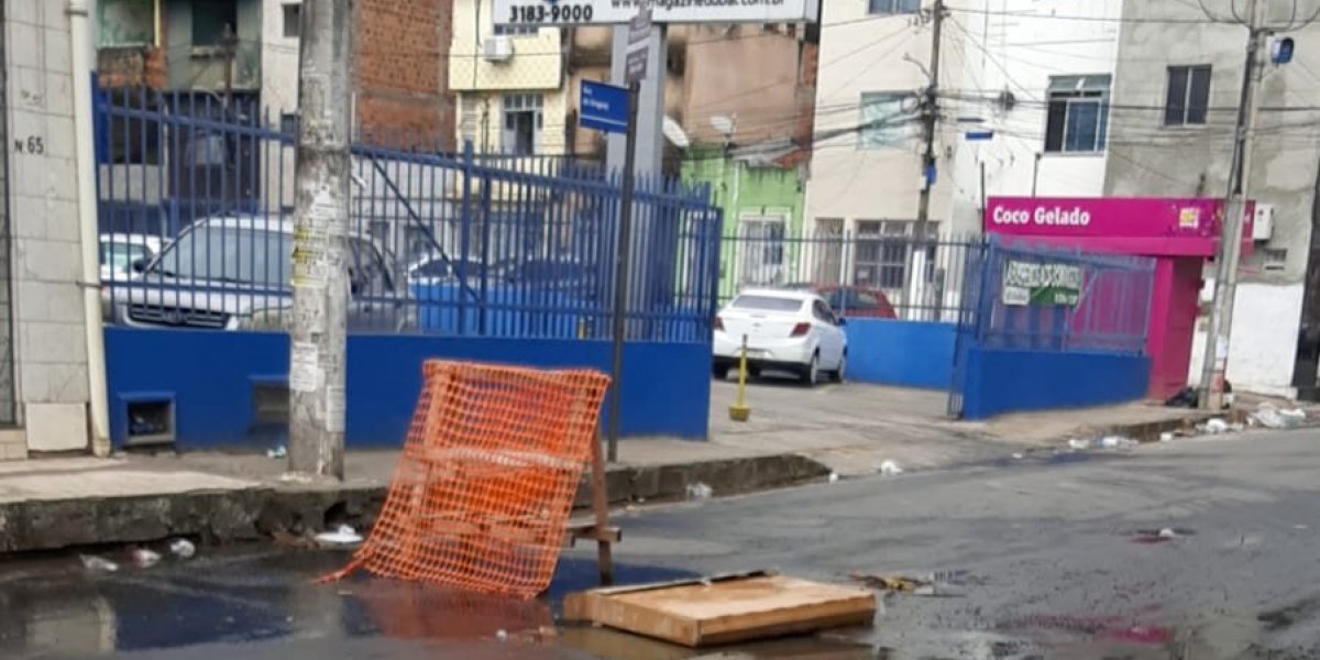 Salvador: Moradores da Rua Direta do Uruguai reclamam de esgoto transbordando