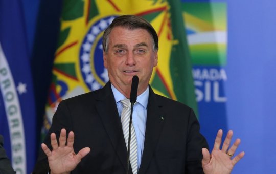 "Se o Lula for, vou junto com ele", diz Bolsonaro sobre participação em debates