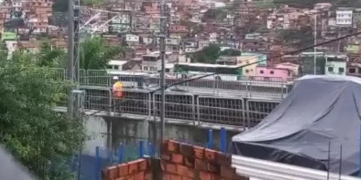 Morador do Calabetão flagra mais de 50 explosões em trilho do metrô de Salvador