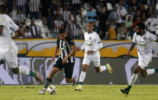 Brasileirão: Pedro Raul decide e Goiás derrota Botafogo de virada no Engenhão