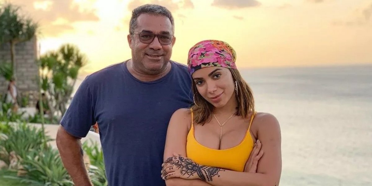 Pai de Anitta passa por cirurgia e cantora agradece orações