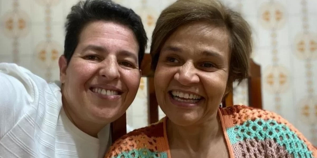 Atriz Claudia Rodrigues publica vídeo pedindo companheira em casamento