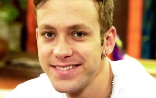 Sérgio Hondjakoff, ex-ator da Globo, surta e ameaça o pai em vídeo