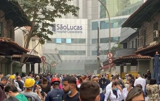 Incêndio atinge hospital no Rio de Janeiro e pacientes são retirados às pressas