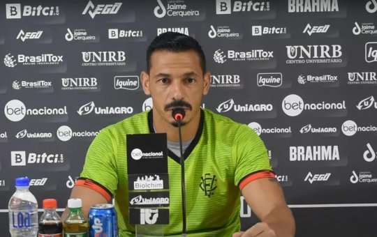 Atacante enxerga evolução do Vitória após chegada de técnico