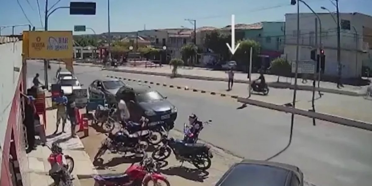 Homem de 54 anos sofre fraturas após ser arremessado por motocicleta na Bahia