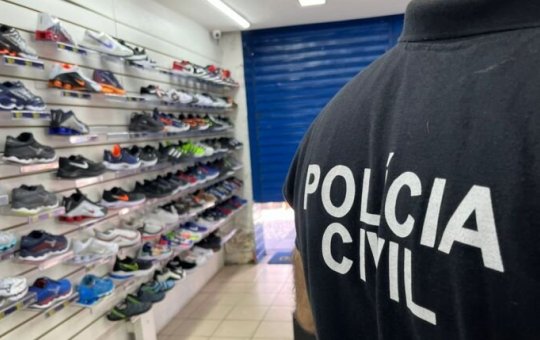 Polícia: mais de 4  mil pares de tênis falsificados são apreendidos na Bahia