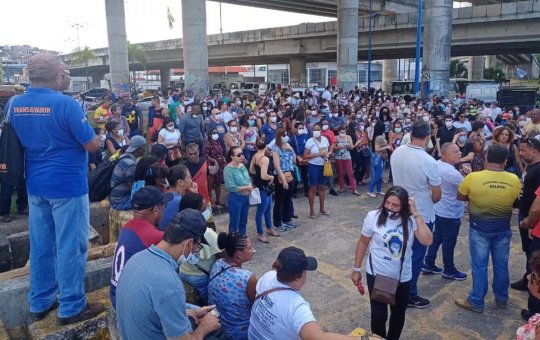 Servidores da prefeitura de Salvador realizam manifestação por aumento salarial