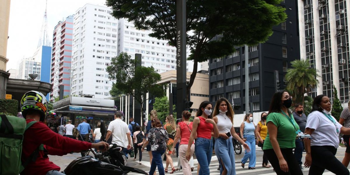 Covid-19: Brasil tem 56 mil novos casos e 170 mortes em 24 horas