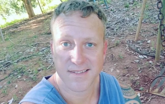 Ator Sérgio Hondjakoff se desculpa publicamente com seu pai