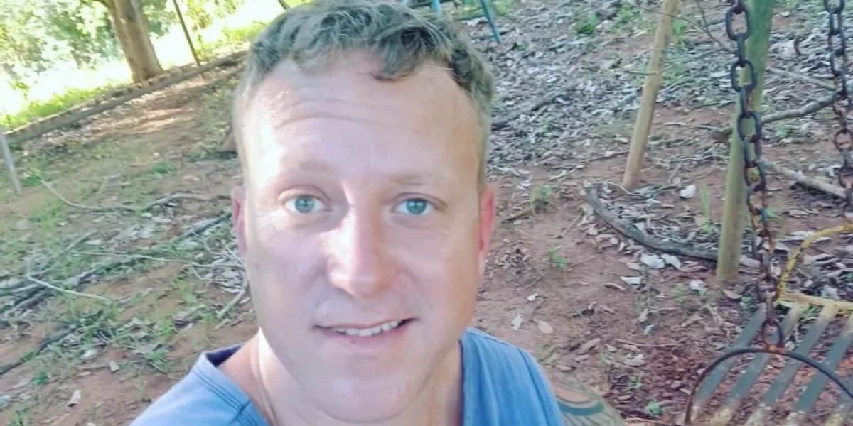 Ator Sérgio Hondjakoff se desculpa publicamente com seu pai