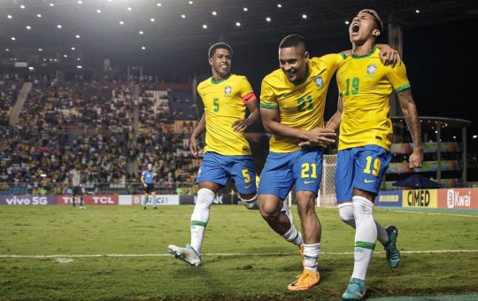 Brasil goleia Equador e fica a um empate do título sub-20 no ES
