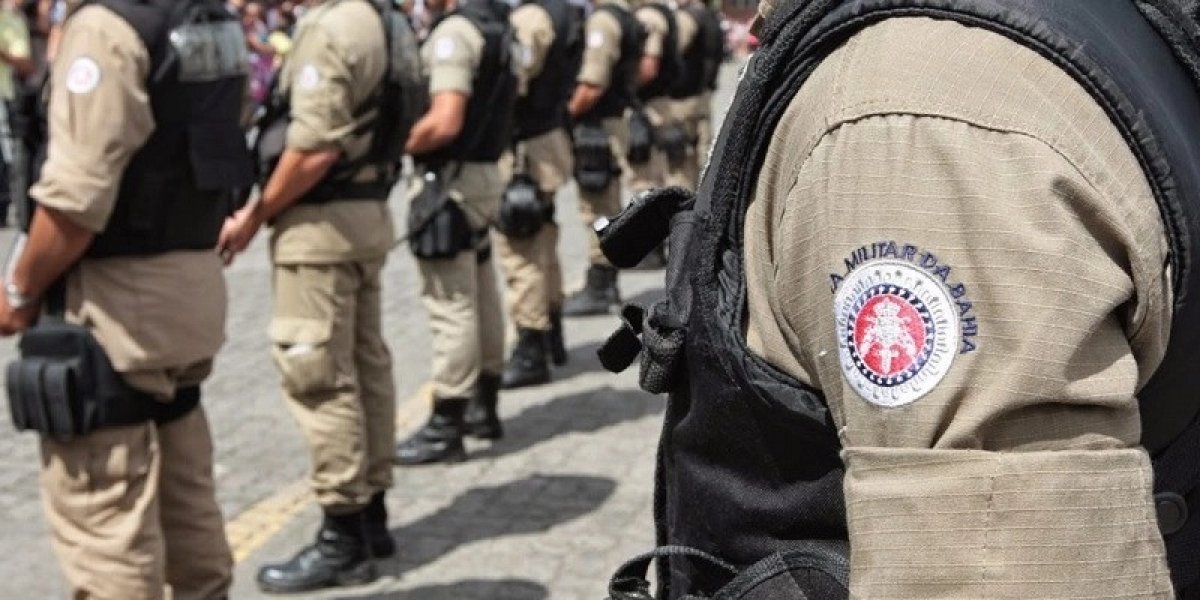 Policial se envolve em acidente na Estrada Velha do Aeroporto, em Salvador