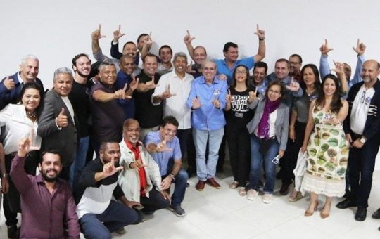 Oito dos treze prefeitos do Extremo Sul da Bahia declaram apoio a Jerônimo