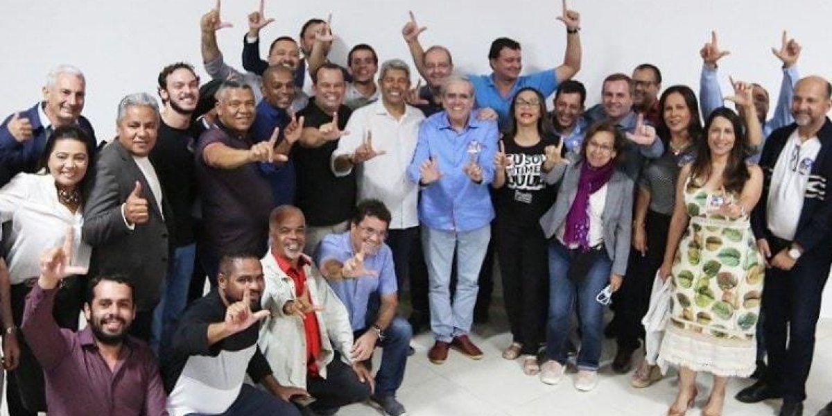 Oito dos treze prefeitos do Extremo Sul da Bahia declaram apoio a Jerônimo
