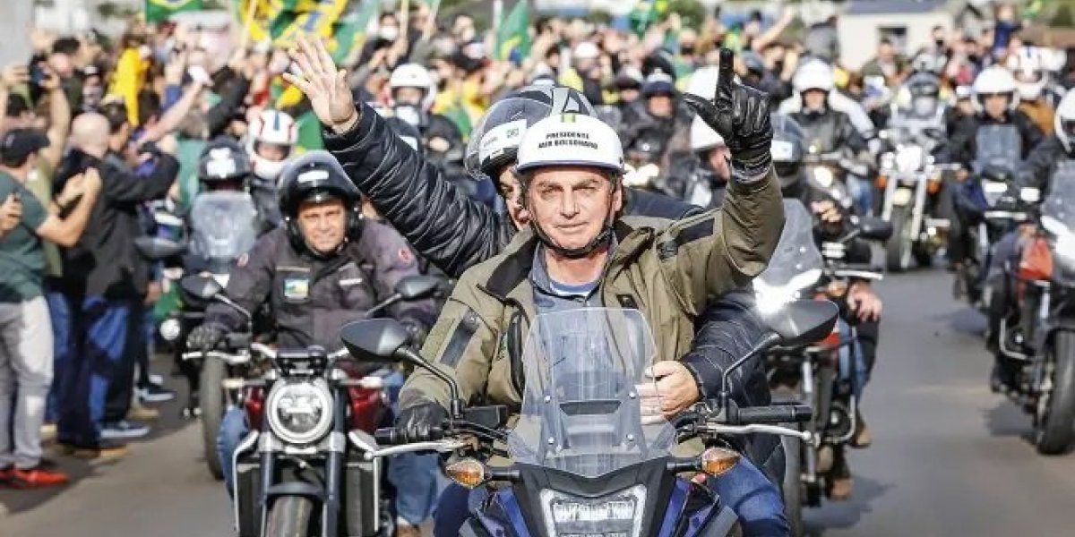 Vídeo: Bolsonaro participa de motociata com apoiadores nos Estados Unidos