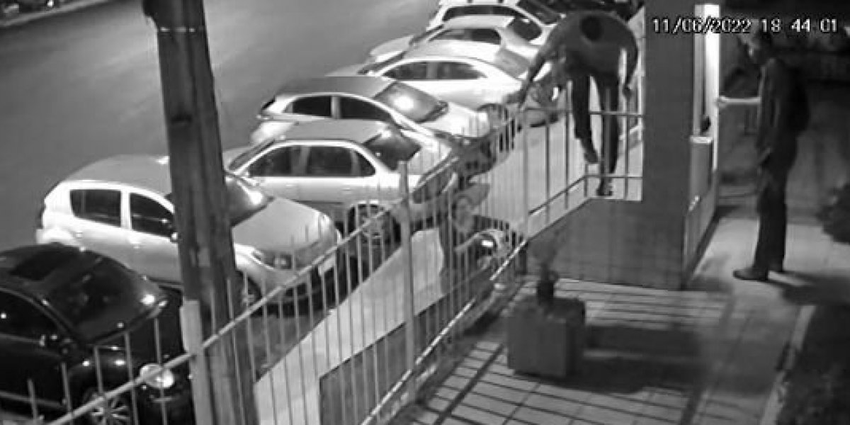 Jovem é agredido e ameaçado com arma ao visitar namorada em Salvador