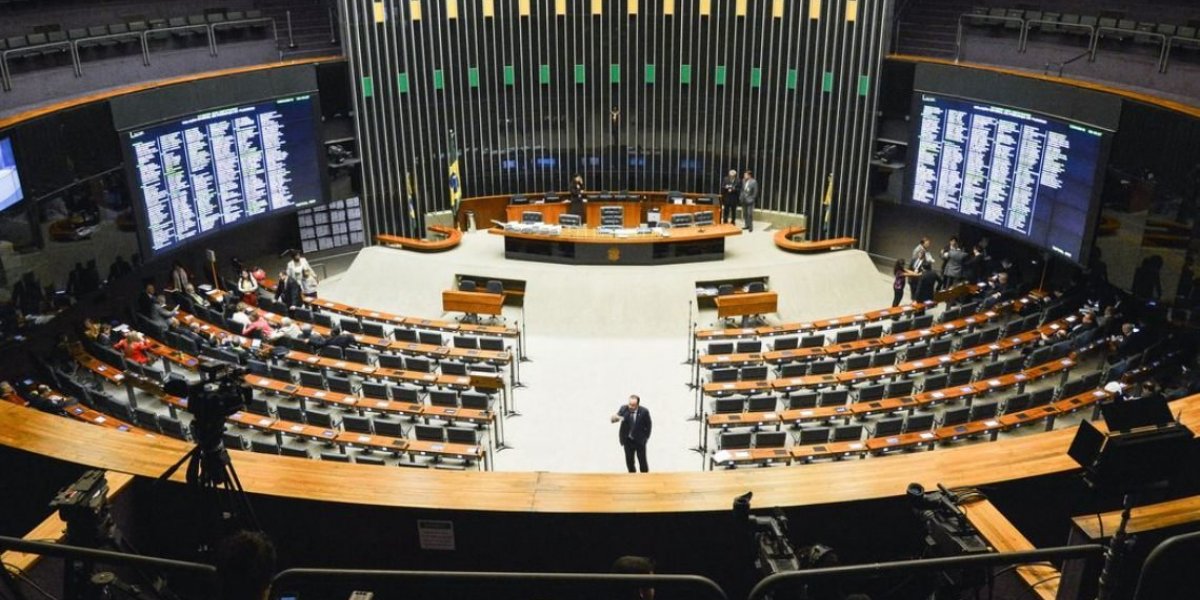 Senadores baianos divergem em votação sobre teto do ICMS dos combustíveis