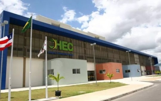 Cruz das Almas: Criança é internada após ser atingida em guerra de espadas