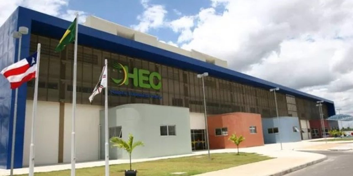 Cruz das Almas: Criança é internada após ser atingida em guerra de espadas