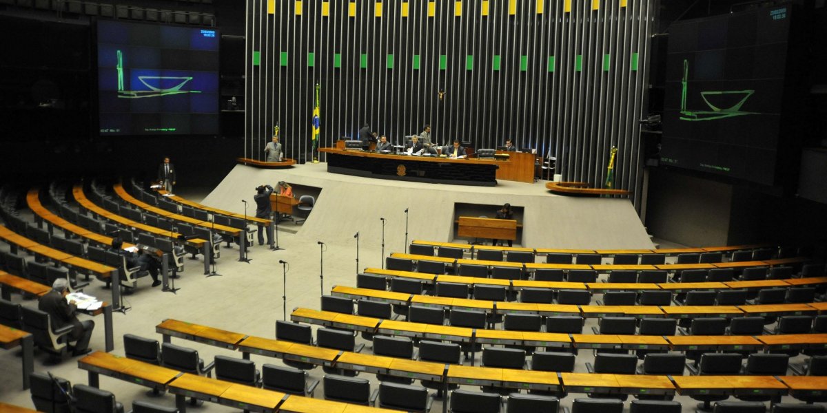 Deputado quer obrigar prefeituras a divulgar cachês de artistas ao MPF; entenda