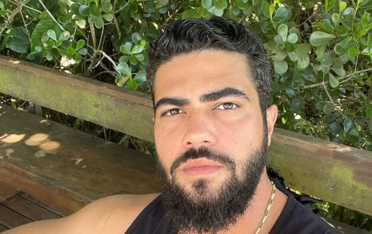 Cantor Henrique, da dupla com Juliano, deixa arma carregada em hotel de SP