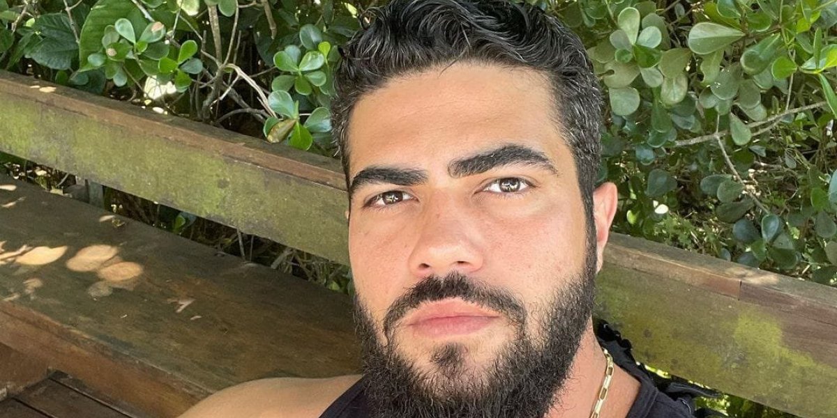 Cantor Henrique, da dupla com Juliano, deixa arma carregada em hotel de SP