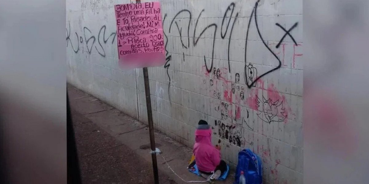 Mãe amarra filha em placa de sinalização no Distrito Federal