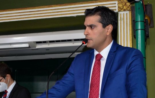 "Desastrosa é a gestão viciada em cobrar impostos", diz Aleluia sobre Rui Costa 