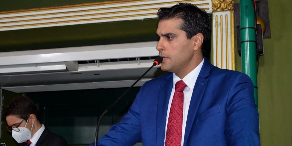 "Desastrosa é a gestão viciada em cobrar impostos", diz Aleluia sobre Rui Costa