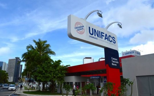 Aluna é esfaqueada perto do campus da Unifacs