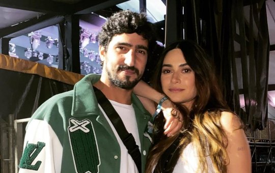 Thaila Ayala se indigna com mulheres que enviam nudes ao seu marido, Renato Góes