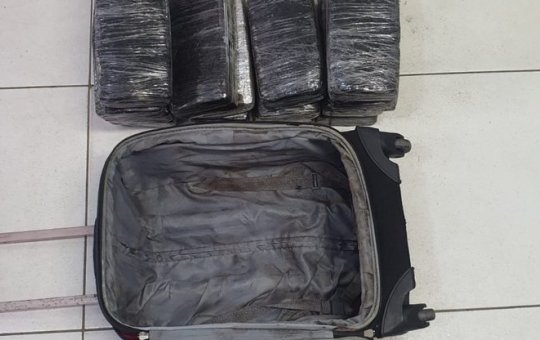 Salvador: Mulher é flagrada com 14 tabletes de maconha na Rodoviária