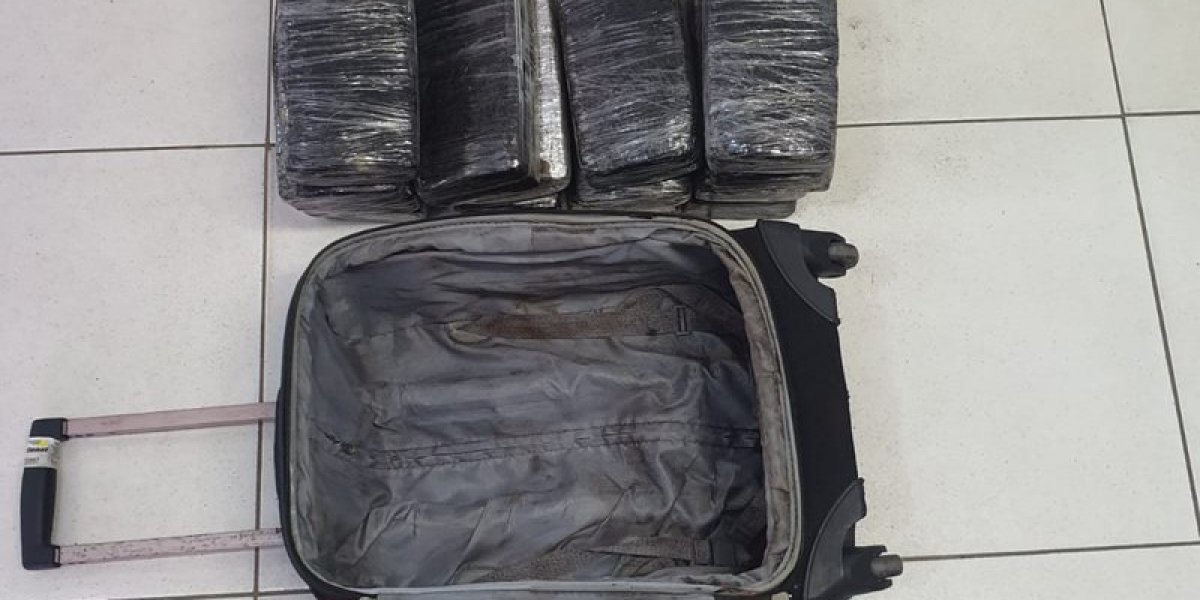 Salvador: Mulher é flagrada com 14 tabletes de maconha na Rodoviária