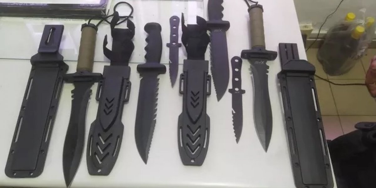 Trio é flagrado tentando arremessar materiais no Complexo da Mata Escura