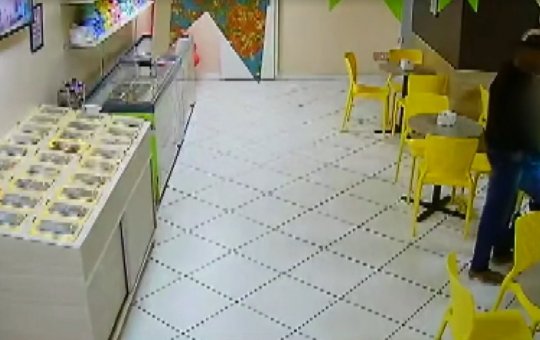 Homens armados invadem e roubam loja de açaí na Mata Escura