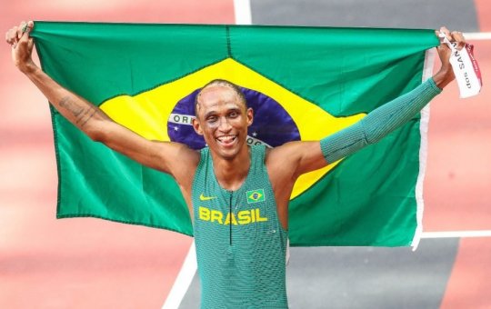 Atletismo: Alison dos Santos vence prova dos 400 m com barreiras na Noruega