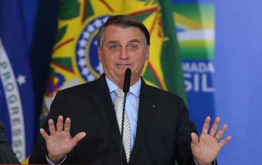 Bolsonaro bate recorde de gastos com cartão coorporativo