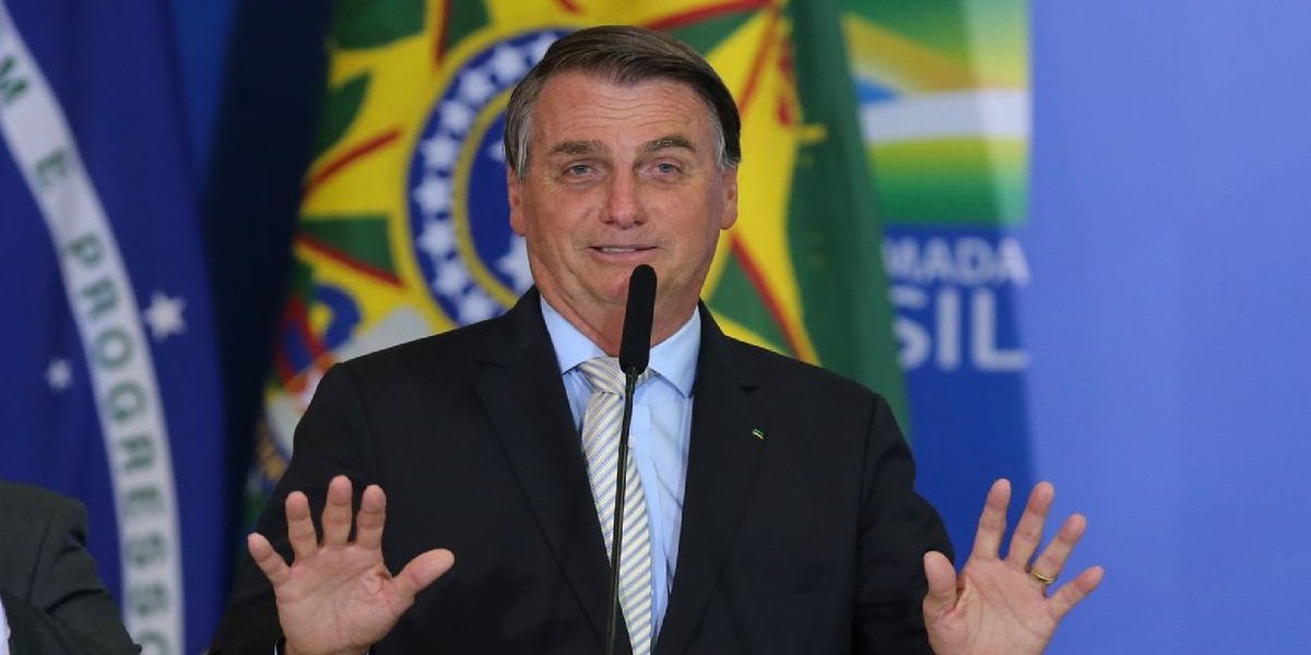 Bolsonaro bate recorde de gastos com cartão coorporativo