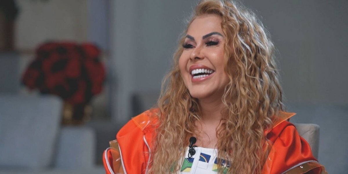 Joelma cai no palco durante apresentação na Bahia; confira o vídeo